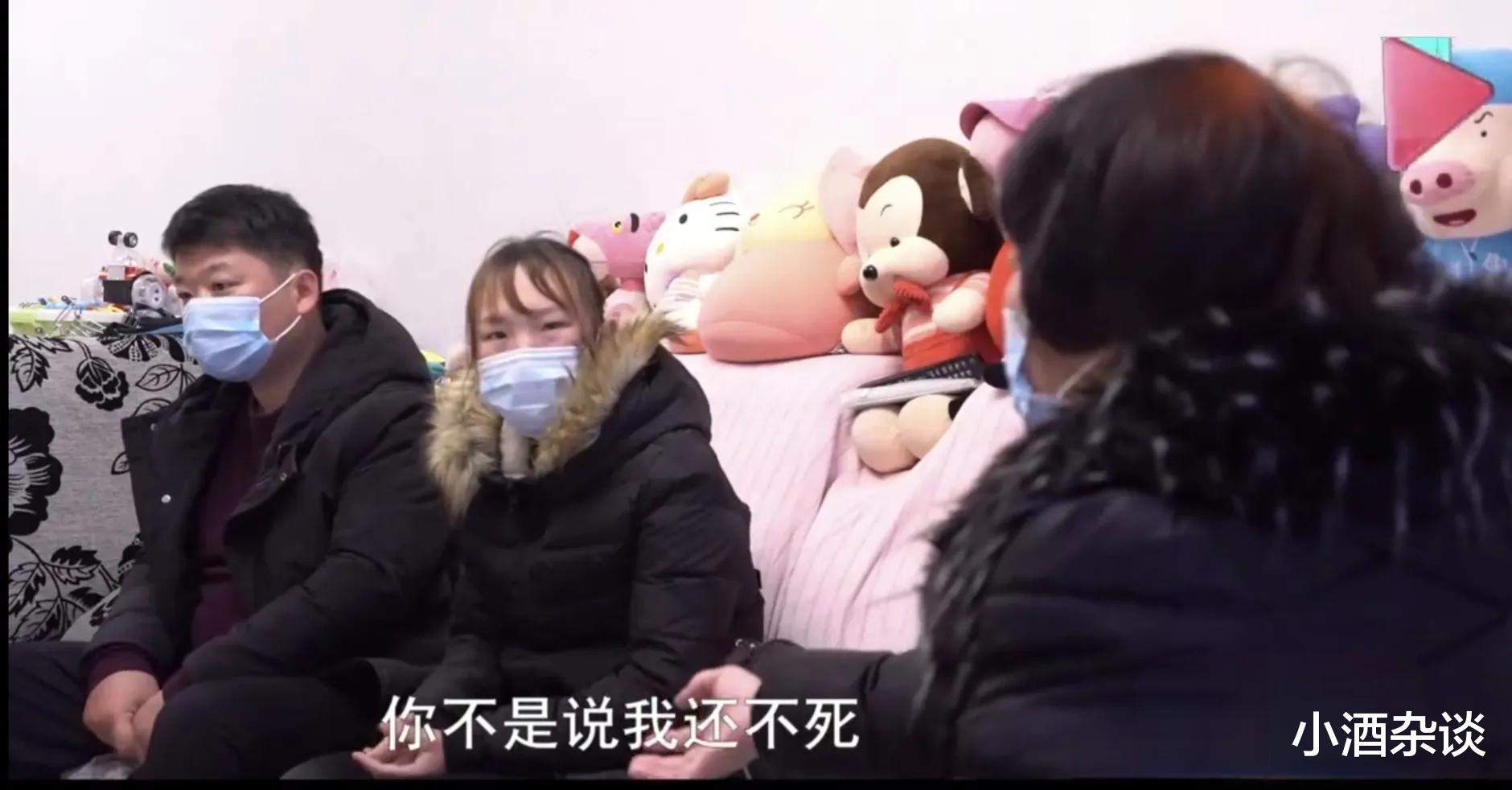 婆婆边工作边带娃,拒绝帮儿媳还债被怒骂,婆婆:这是要逼死我啊