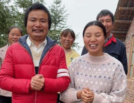 |不装了摊牌了？牛爱芳又搬回三层豪宅，还劝小春花要顺其自然