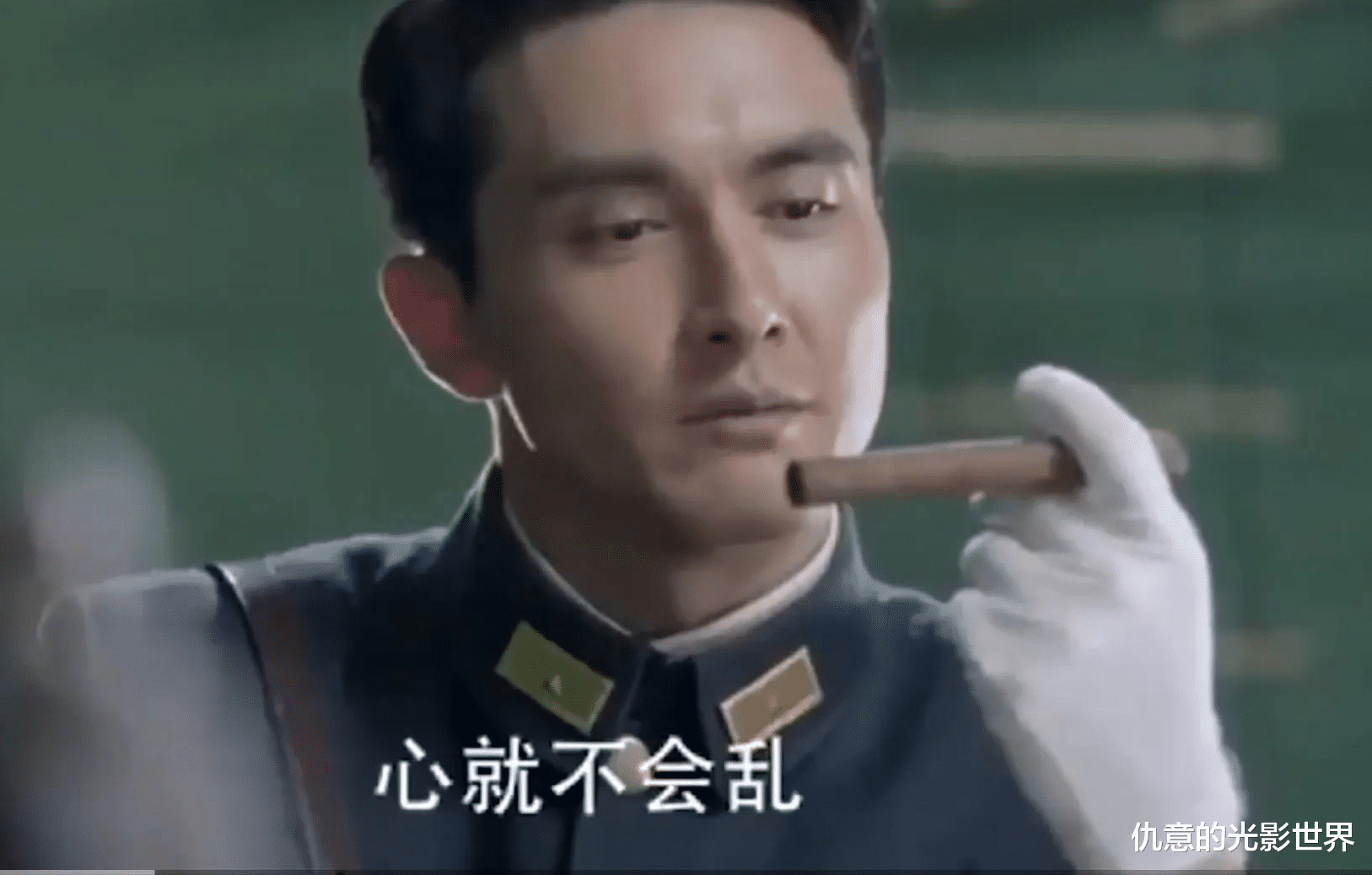 鸡蛋|抗日神剧名场面：旗袍女一打三、战场喝咖啡、穿粉缎棉袄野外伏击