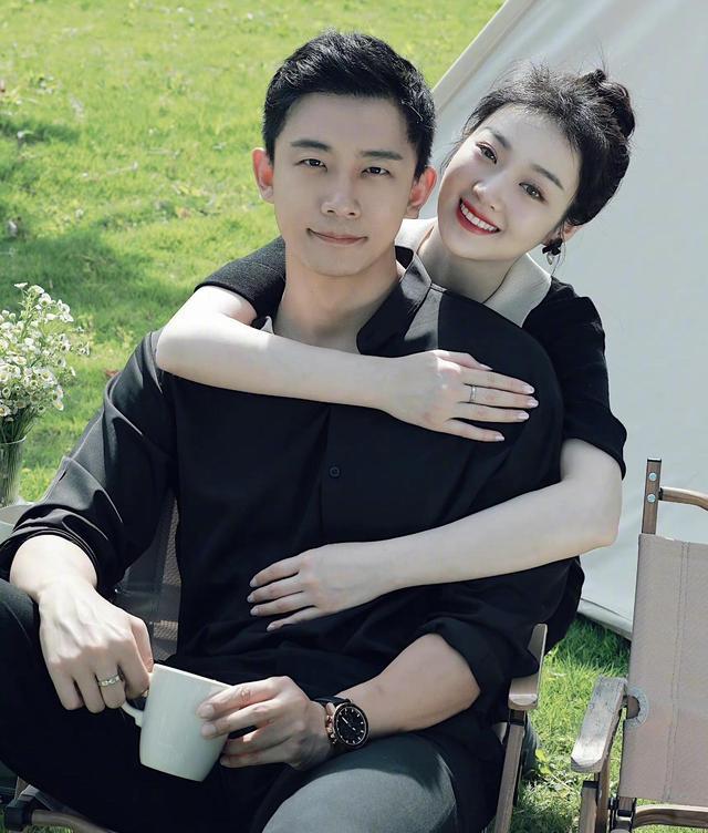 王能能|首档CP团综官宣定档，罗拉王能能甜蜜同居，名笑CP“约法三章”