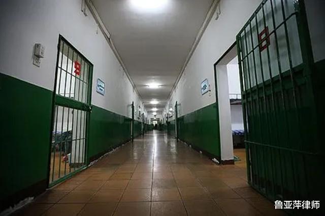 案例:女子深夜跪求男友开门,惨遭拒绝后大声哀嚎引发血案