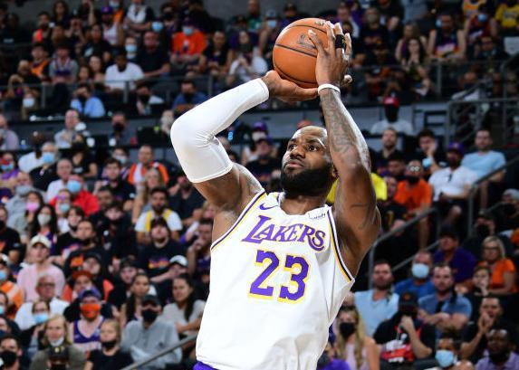 勒布朗·詹姆斯|纵观詹姆斯记录，他的最终得分被超越可能性还是很大！