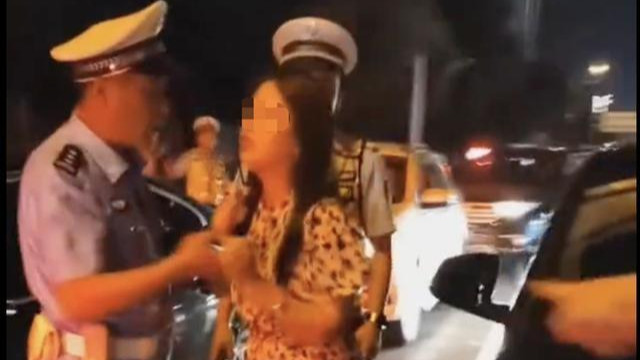 宝马车醉驾拖行事件：肇事女司机下车不施救，反而急于摘手表？
