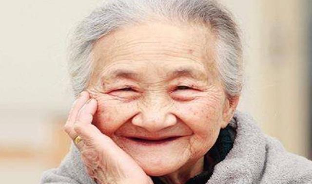 “女儿,你来给我养老,家里房子给你弟弟”,65岁妈妈的话太现实