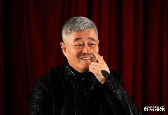 赵本山|赵本山女儿晒婚纱照,四肢纤细身材火辣,和男友同框有夫妻相