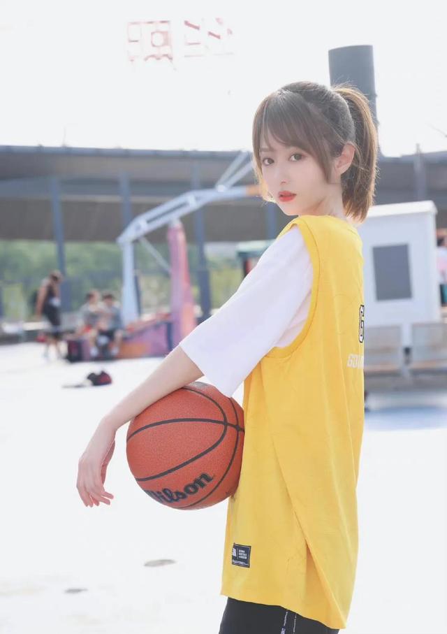 |谈起腾讯NBA女主播，就不得不提起小姨妈的大名了，你更喜欢谁？