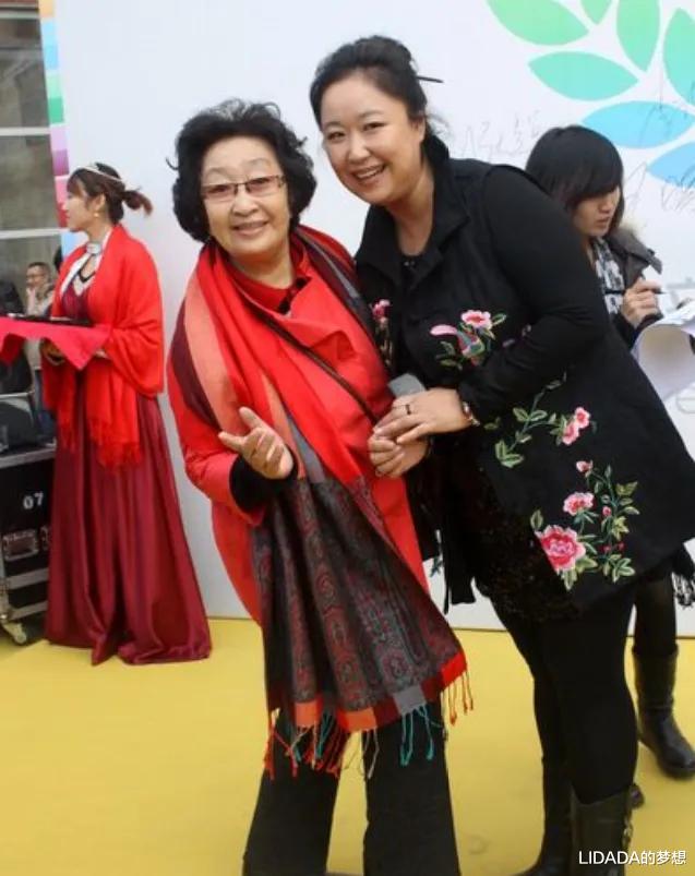 赵珈琪|赵珈琪:不顾老母亲彭玉反对,嫁摆摊丈夫生一子,恩爱几十年,演员儿子成骄傲