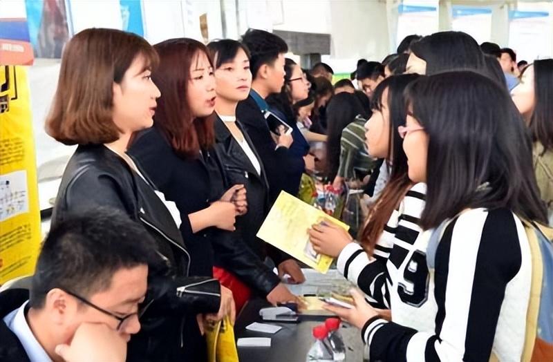求职|2022届毕业生找工作难不难?211学生哭诉:没想过能这么卷