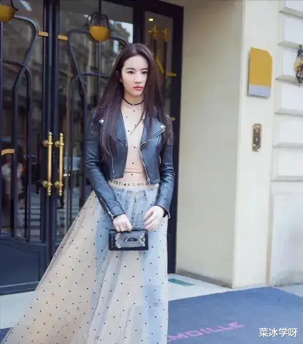 刘亦菲|刘亦菲外国造型真放得开!