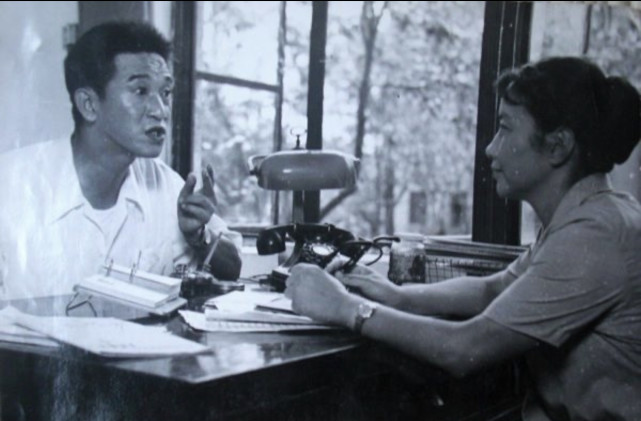 吝啬鬼|表演艺术家李家耀去世,曾在舞台上演活了《吝啬鬼》《模范丈夫》