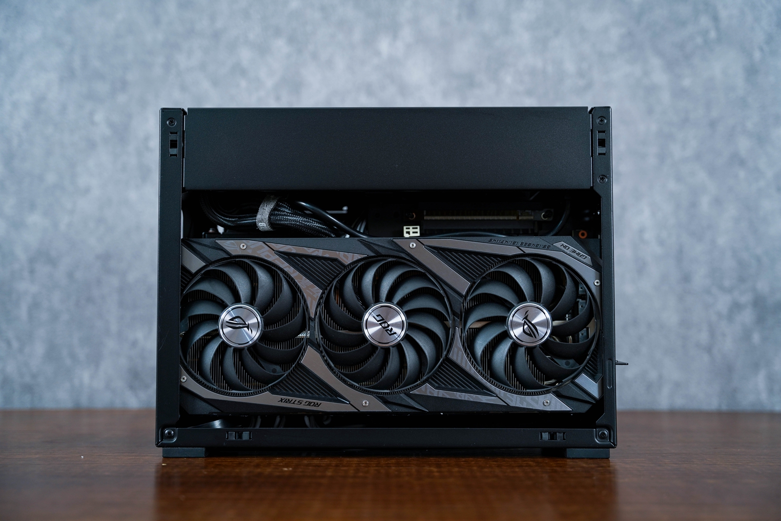 显卡|11L银黑策划， A4-H20携手12代酷睿与D5的游戏小钢炮装机体验