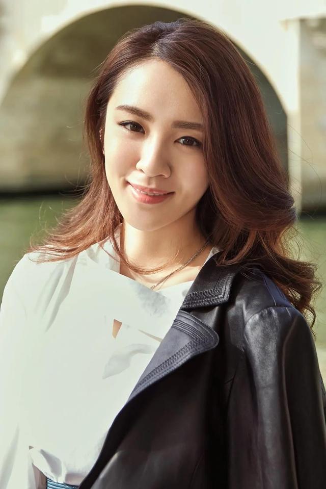 王晓晨|王晓晨,春天里的一朵小红花