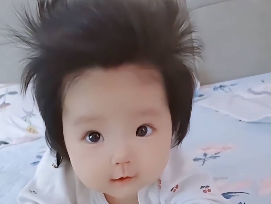 减肥产品 3个月宝宝因头发走红,发量惊人发型抢眼,被调侃是骑摩托车来的