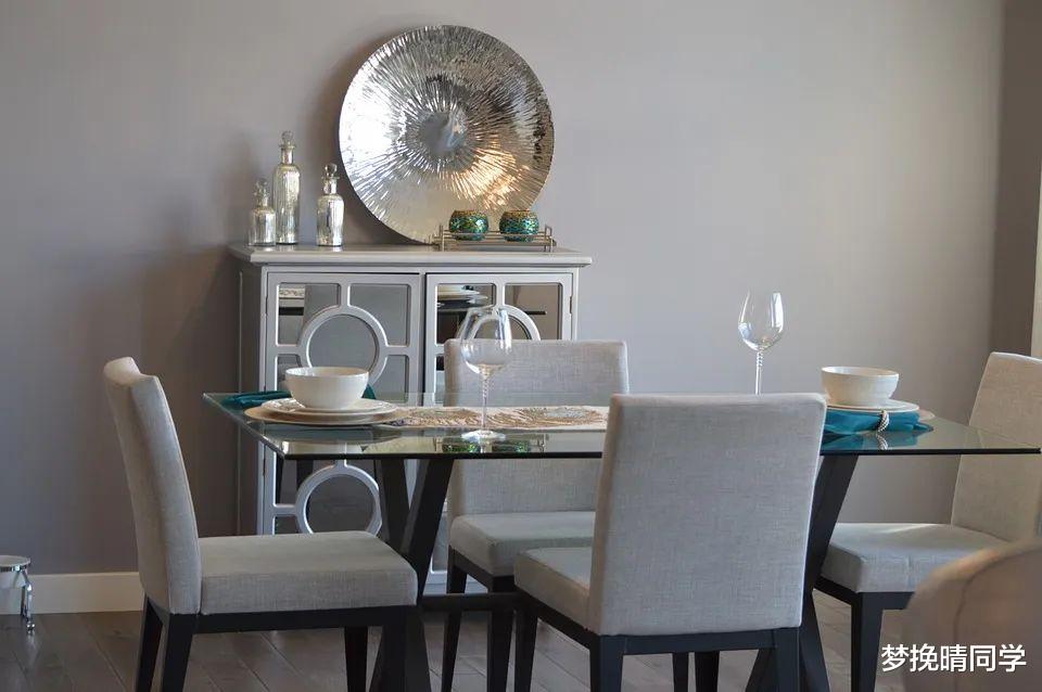 装修做个餐边柜,收纳水杯水壶,保持餐台简洁,实用美观两不误