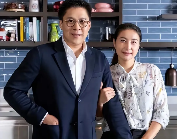 郭晶晶|霍震霆不让儿子找娱乐圈的结婚，一听霍启刚看上的是郭晶晶，立马认下这个儿媳妇