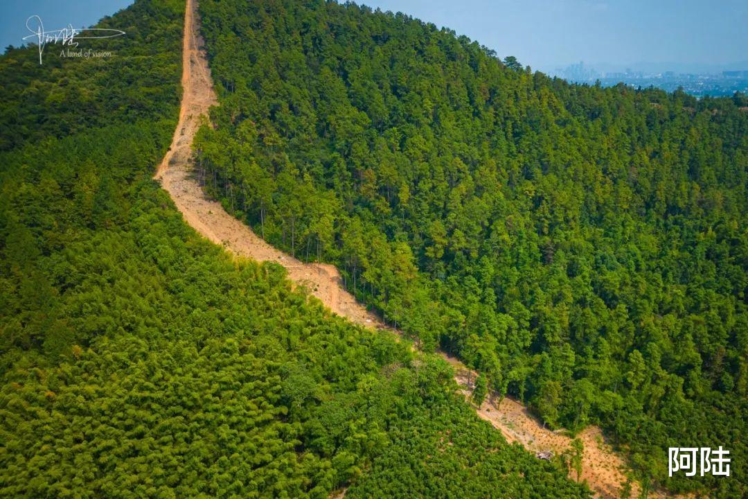 人文景观|余杭光棍山被挖成这样，是准备建民宿还是人文景观呢？