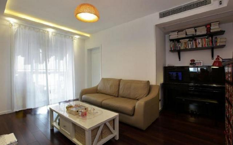 在客厅砌了半堵墙挂电视,老公和我大吵一架,完工后他不吭声了!