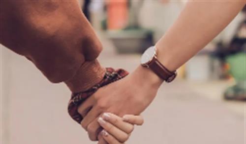 富二代|2005年女死囚毕丽梅被枪决，火化前意外苏醒，该补枪还是该赦免？