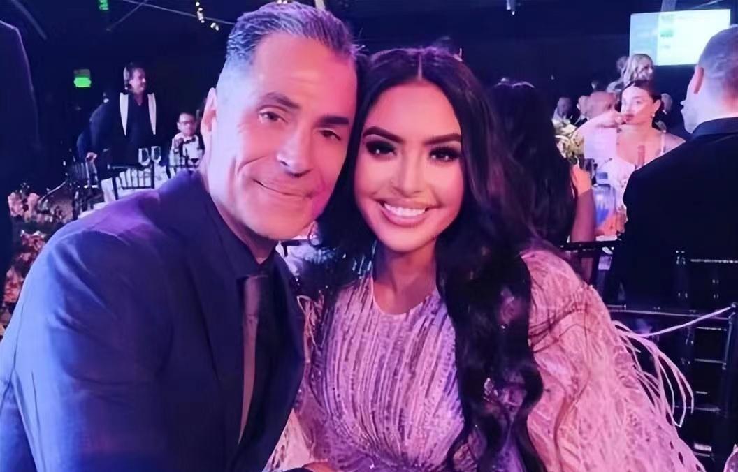 演唱会|宣布恋情?瓦妮莎花费18万包下豪华包厢,为了看28岁型男演唱会