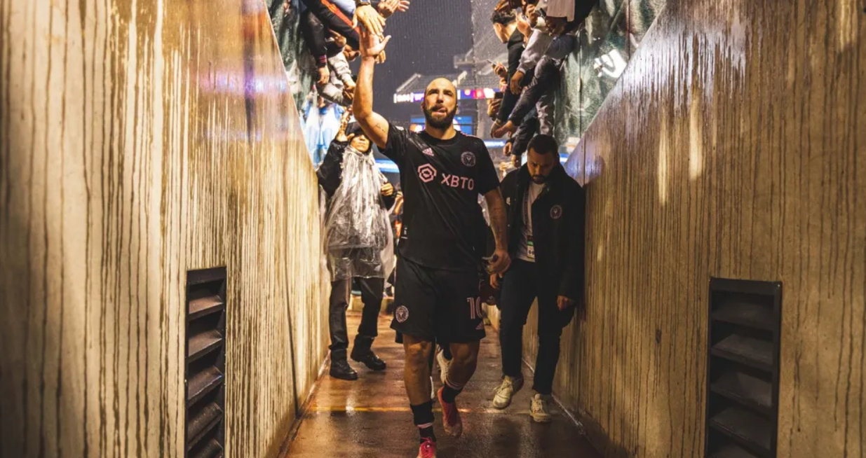 扬州|伊瓜因的绝唱：这位阿根廷传奇球员的Z博职业生涯即将结束