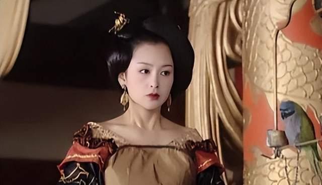 金枝玉叶|“歪瓜裂枣”别硬演公主,这9位女星告诉你,什么才叫金枝玉叶