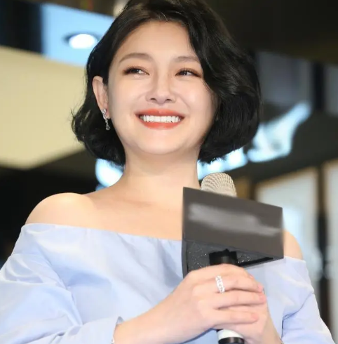 大S|大S亿万豪宅,被现场直播后熄灯,3个超大冲天光柱疑高电耗源头