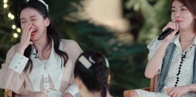 吴谨言|吴谨言被劝退《乘风破浪》，蔡卓妍说出两个理由，看出真实友情