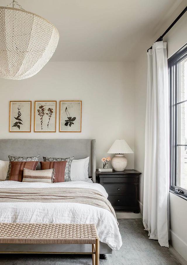 安静舒适的乡村小别墅,白色与原木带来温馨感,浅色布艺添雅致