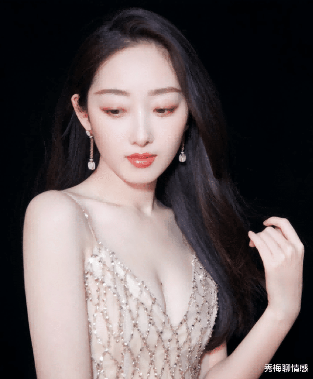 许晴|9位女神穿吊带裙对比,殷桃美到犯规,许晴令人着迷