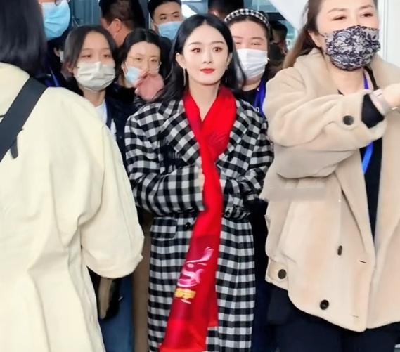 赵丽颖|赵丽颖录制北京台春晚路透曝光,万家庄成员集合,穿搭不超1万