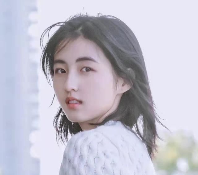 关晓彤|张子枫的这次塌房,受益者是新晋小花赵今麦吗?