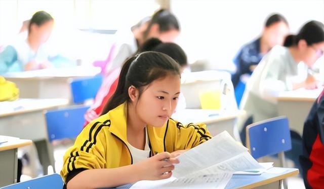 大学|“学美容还是学美发”，中考落榜生到技校报名时的表现，叫人心疼