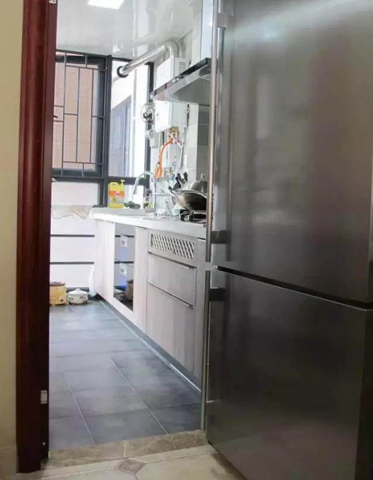 新家刚入住半个月,老公说阴森森的,大家帮忙看看哪里出问题了?