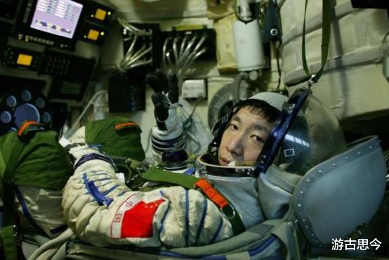 19年前,杨利伟在太空听到“敲门声”,多年后才知道其中的原因