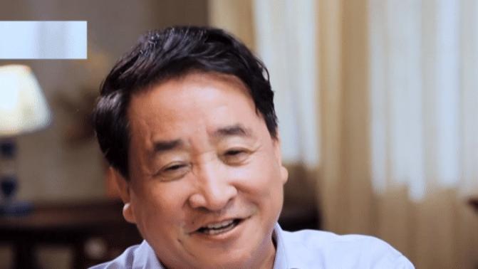 姜昆|姜昆：24年前，不顾妻子反对收养6岁孤儿，如今养子成了他的骄傲