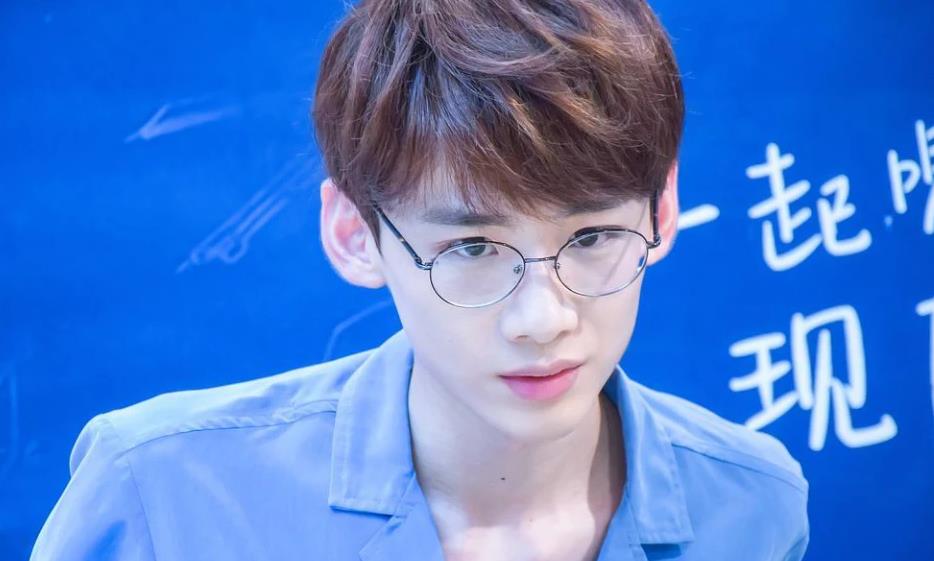 张一山|浓妆艳抹、矫揉造作、动脸成瘾,男星的“畸形审美”,何时是尽头