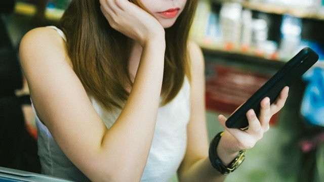 一通电话被骗走她2500万,网友称拿不回来了