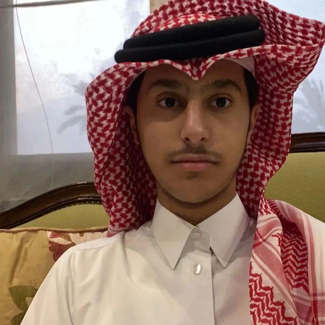 表情包|爆上热搜，的卡塔尔王子，现实私照长这样？网友：这么看觉得他好穷…