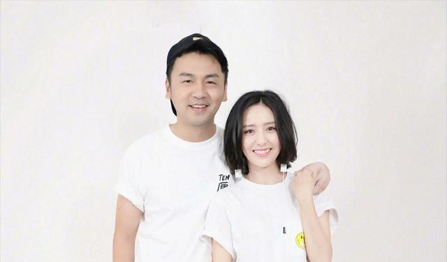 雷佳音|雷佳音一家三口罕见同框！女儿黄色上衣气质佳，继承爸妈高颜值