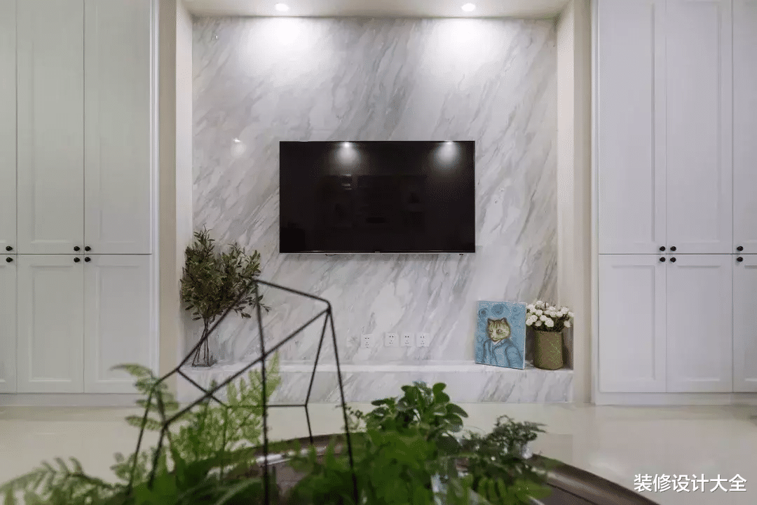 老婆不动声色在客厅装了一打柜子,本想丑拒,看到效果我闭嘴了!