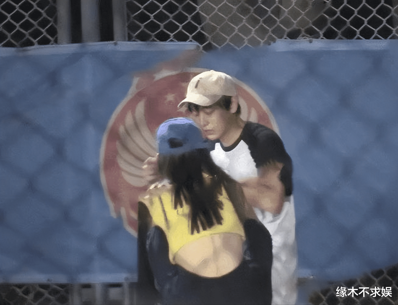 彭昱畅|28岁彭昱畅恋情曝光！彭昱畅全程高冷，女友被指太卑微