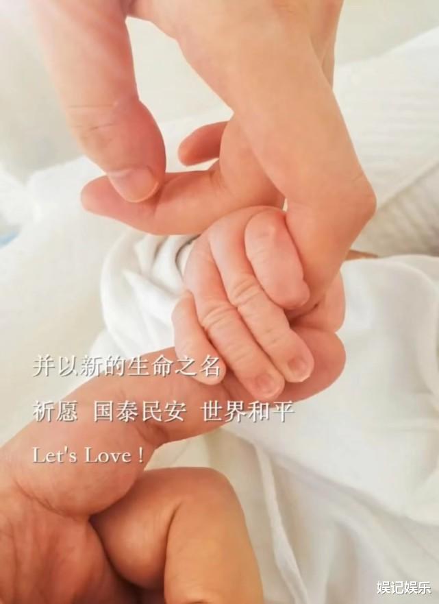 李亚鹏|李亚鹏官宣结婚后首现身，前往医院陪伴妻儿，知情人透露宝宝性别