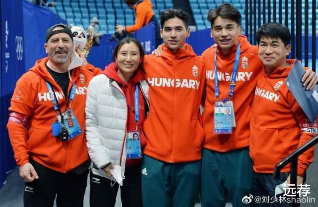 短道速滑|刘少林兄弟回家抱着白人妈妈庆祝金牌!网友却骂他们“滚”!