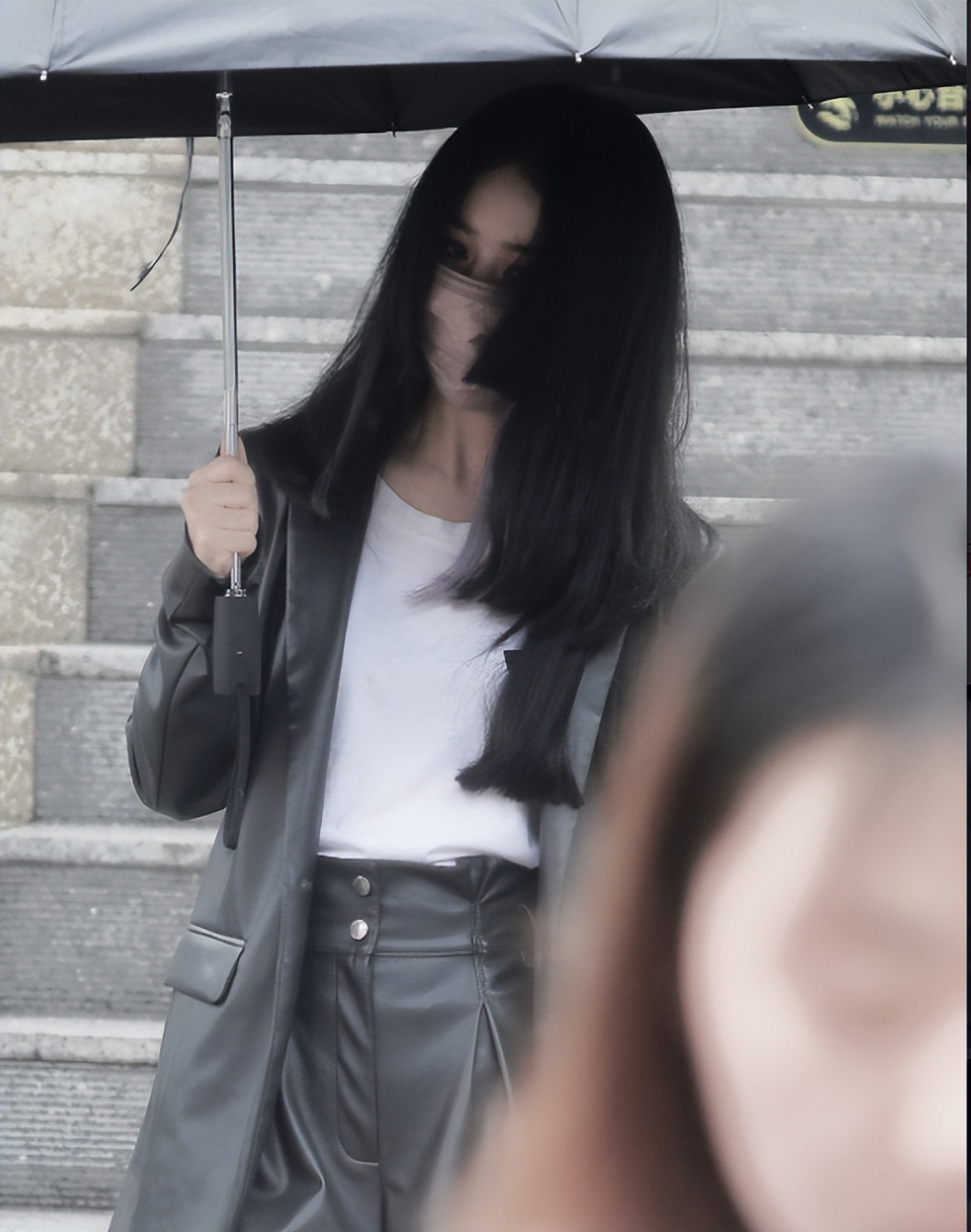 赵丽颖|赵丽颖公主切挑染造型又美又飒眼神犀利变冷酷女王 跟平时判若两人