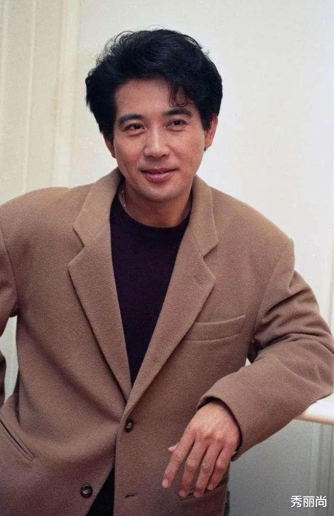 7位琼瑶男主颜值今昔对比,有人帅了半辈子,有人发福似奶奶