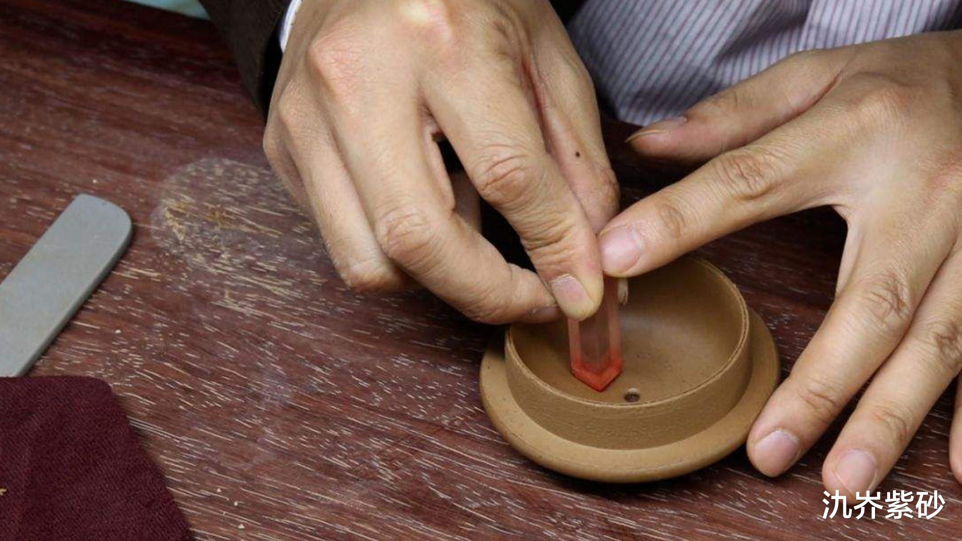 |你的全手工紫砂壶,只有内壁刻字,没有内壁章?那是跑量商品壶!