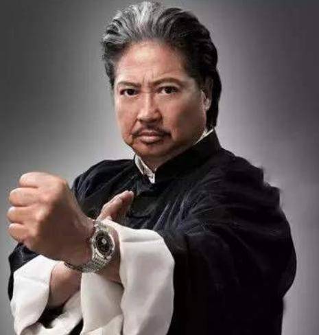 洪金宝|当众扇亲弟弟, 一脚踢飞儿子,果真是个“狼人”啊!比狠人还多一点