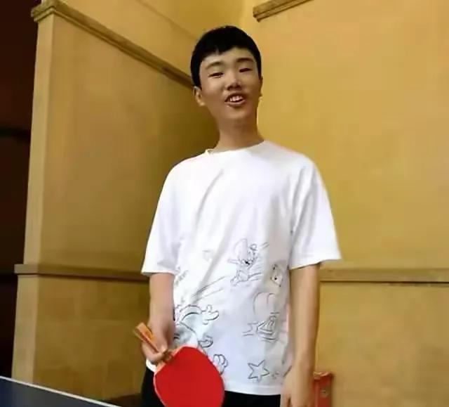 胡鑫宇失联49天后,出现多个疑点,学校为何阻挠家属寻找真相