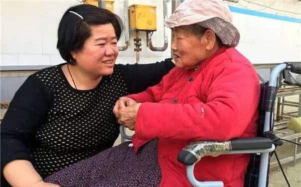 聚会|上班时与同事相处融洽，下班后却从不会联系，这种人是怎么想的