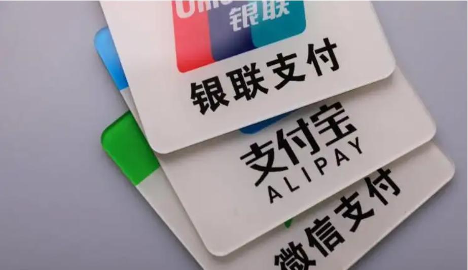 移动通信产业,以及银行卡支付产业,两者的双边市场特征都很明显